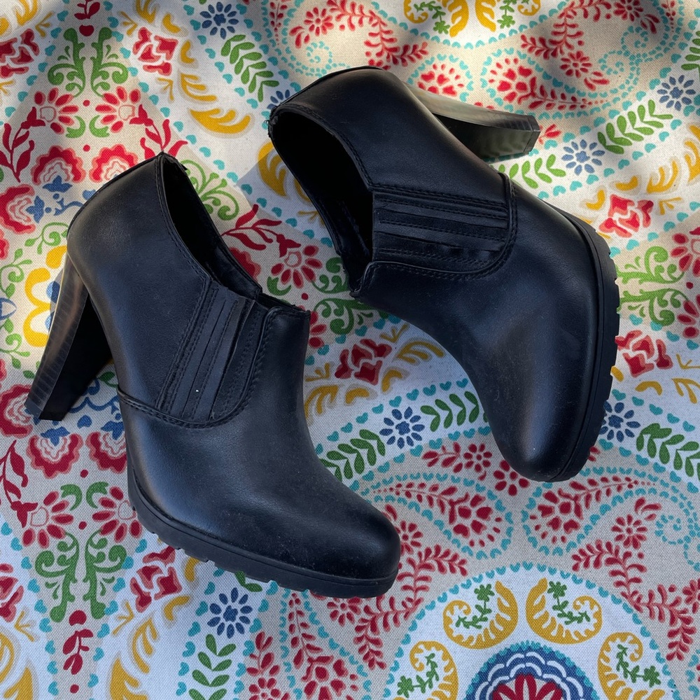 Black healed boots
